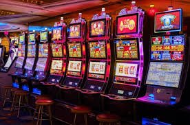 Bàn Live Casino với dealer thật phát trực tiếp tại wi88